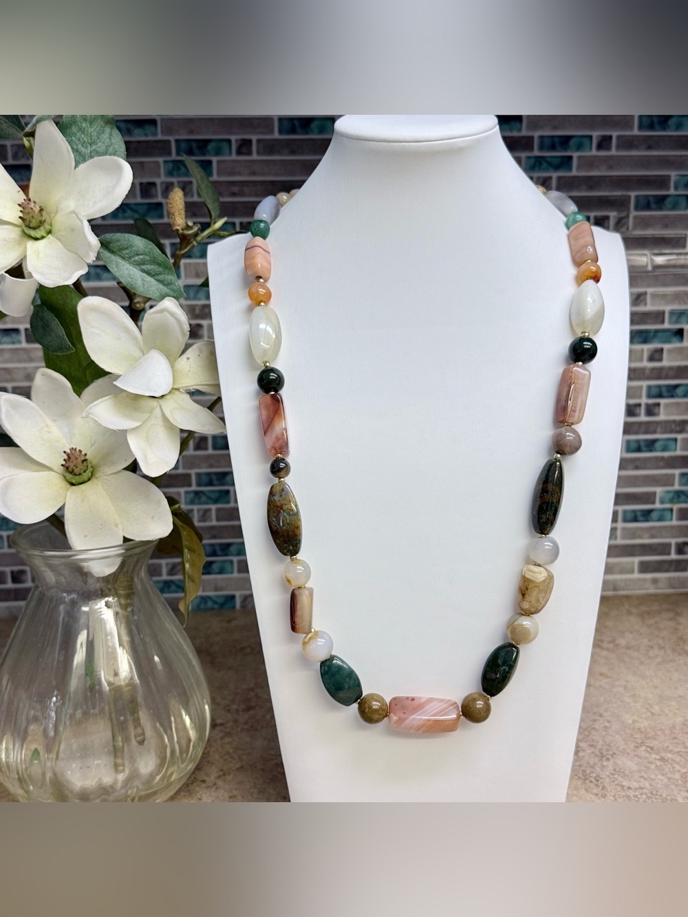 1970s Beggar bead necklace with silver clasp